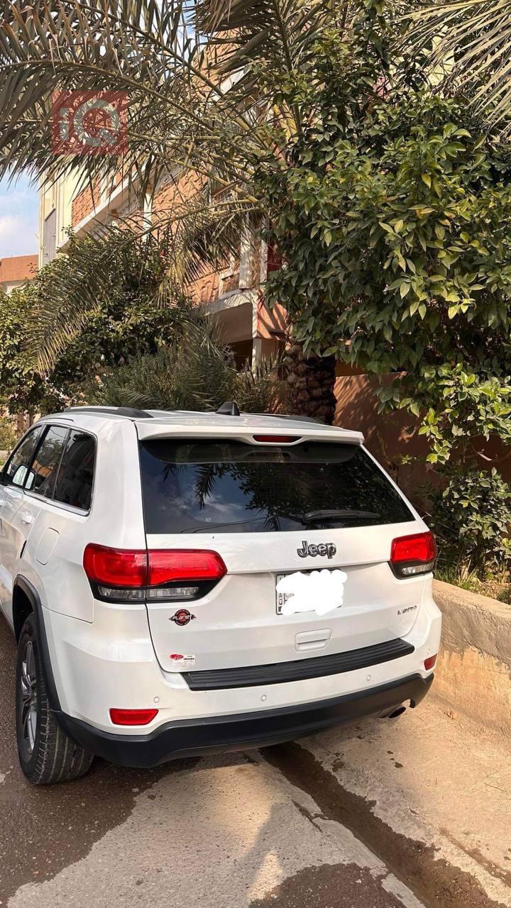 جیپ گراند شیرۆکی